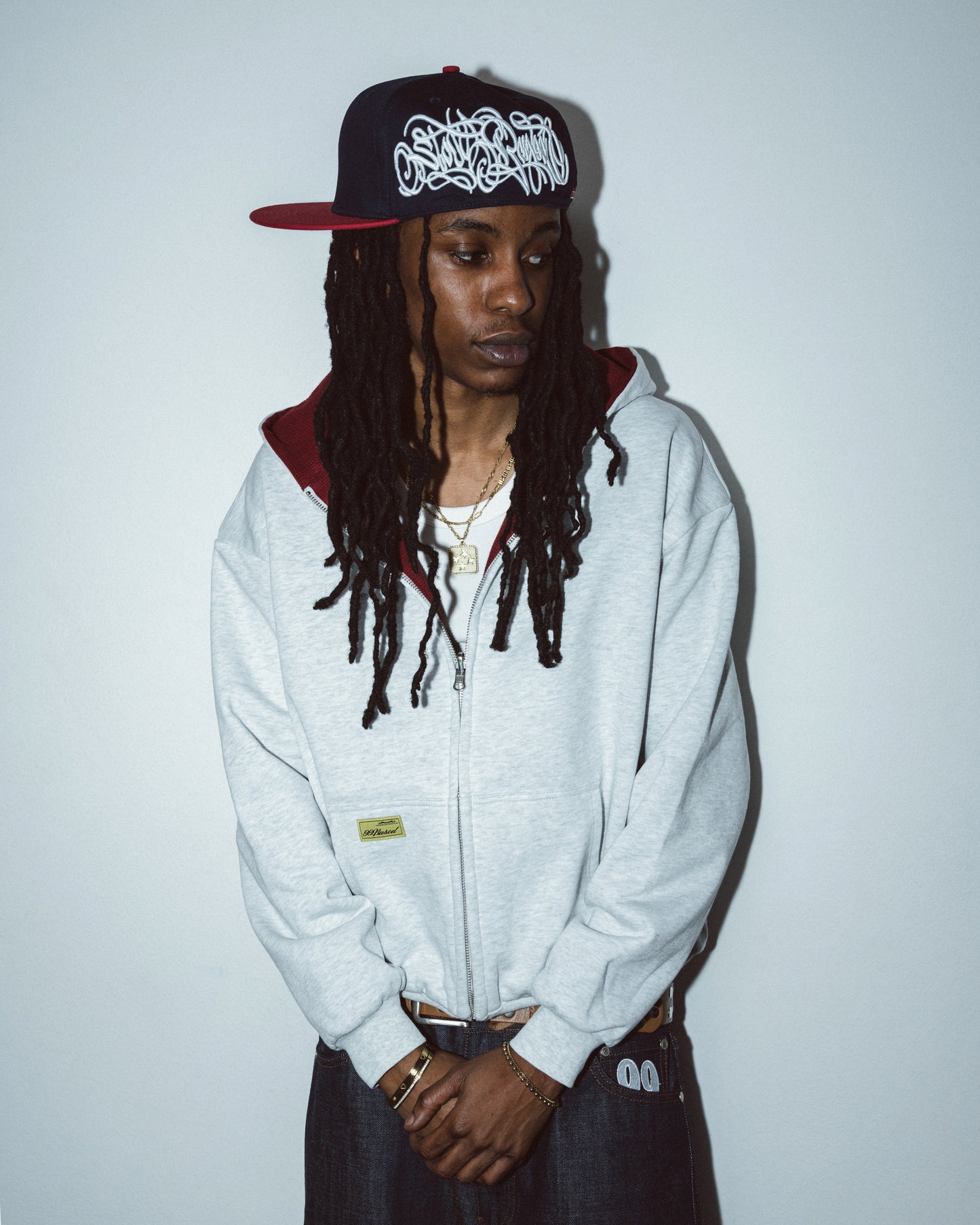 Stay Based Fitted Cap [Navy/Red]
